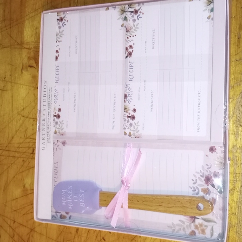 Gartner studio recipe cards, kit and spatula